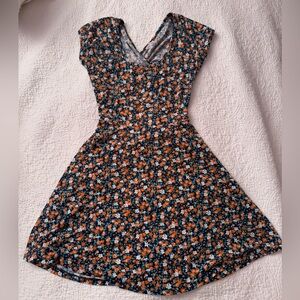 En Crème - Floral V-Neck Fit & Flare Dress - Size Small